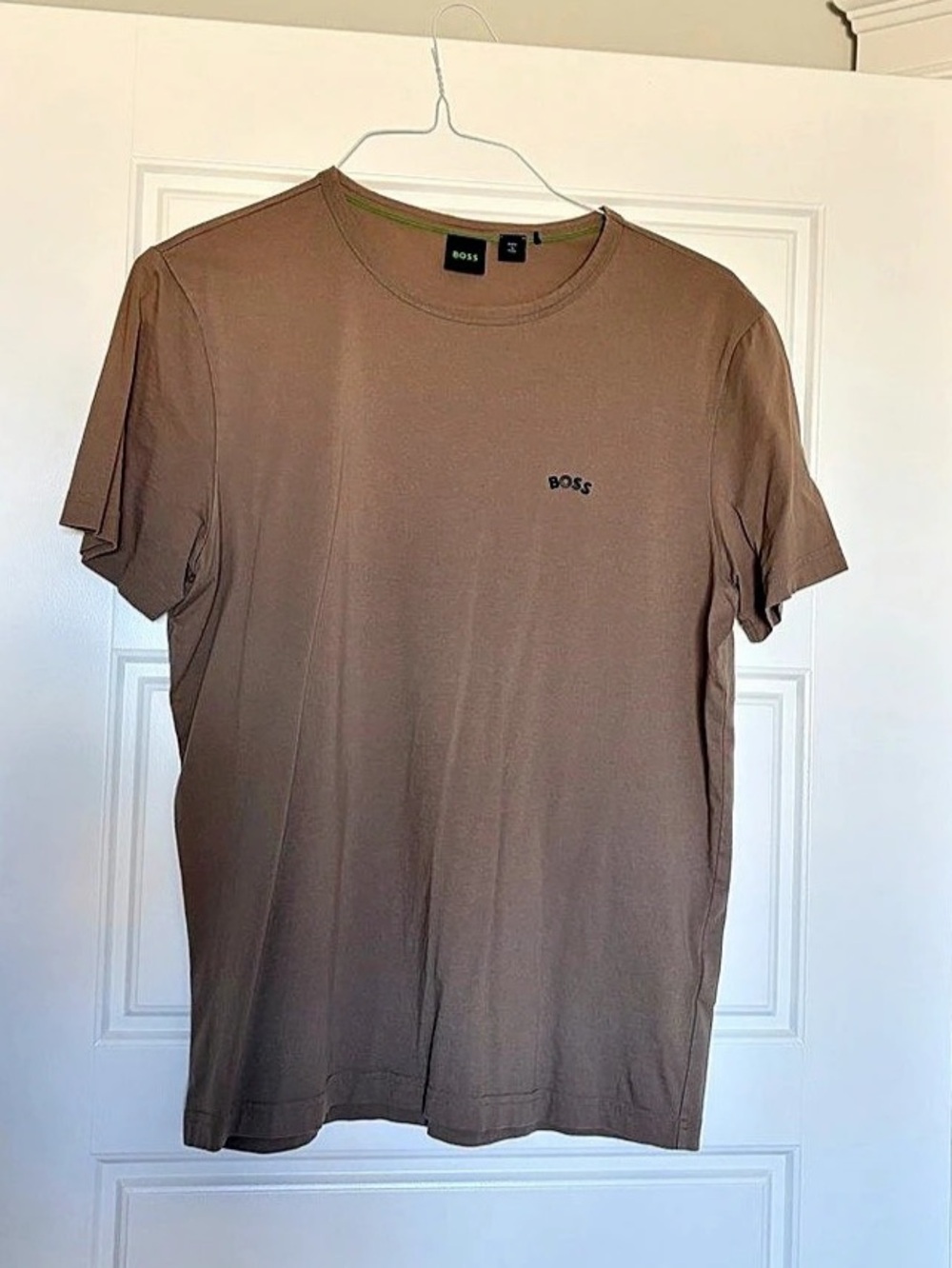 BOSS Short Sleeve Tee in Light Brown Size Medium Like New